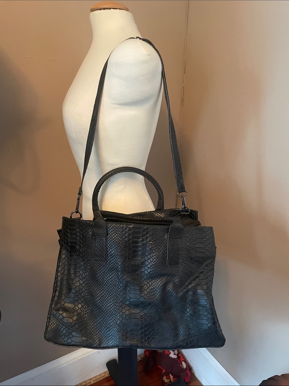 genuine Black snake Textured LeatherTote made in Italy NWOT